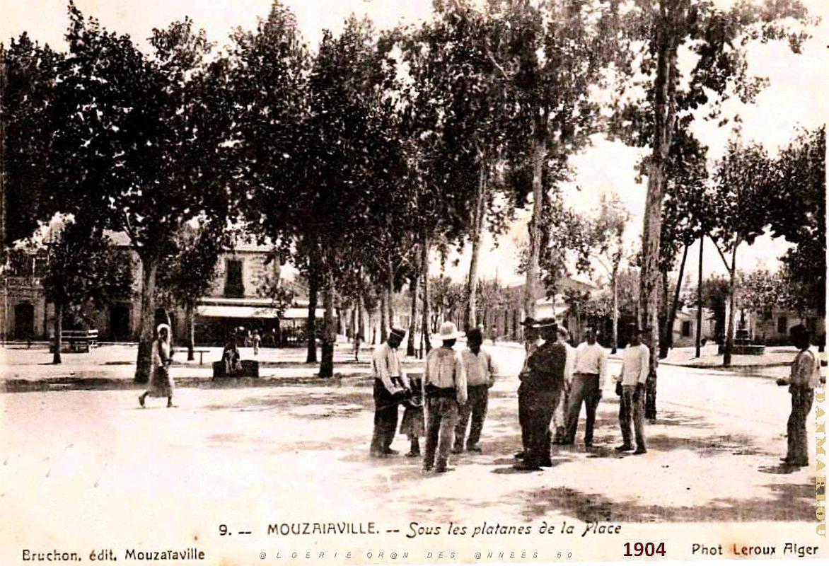 Mouzaiaville - Sous les platanes de la place.jpg